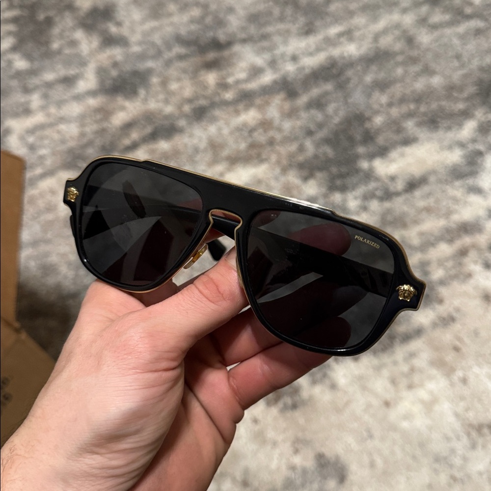 Versace Sunglasses Mod.2199 used unisex polarized Pre Loved Black Gold Designer - Picture 9 of 14